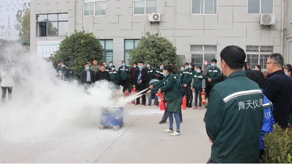 青天儀表加強安全意識，全體員工進行消防演練